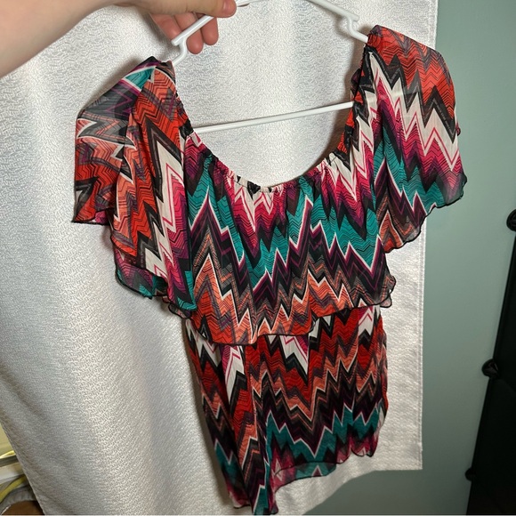 Red and Black Flutter Sleeve Ruffled Blouse - Picture 5 of 6